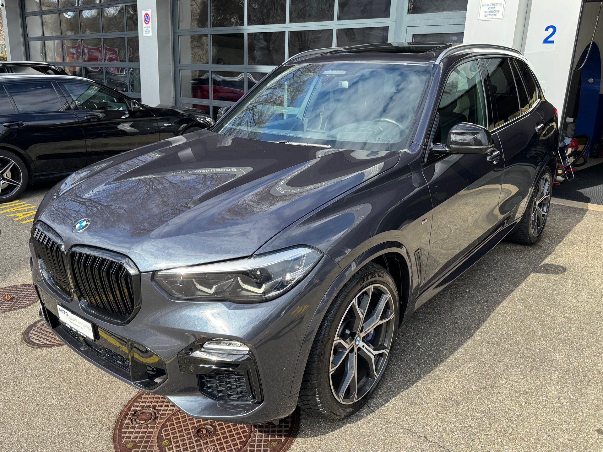 BMW X5 xDrive M50i Steptronic-showroom-element-2