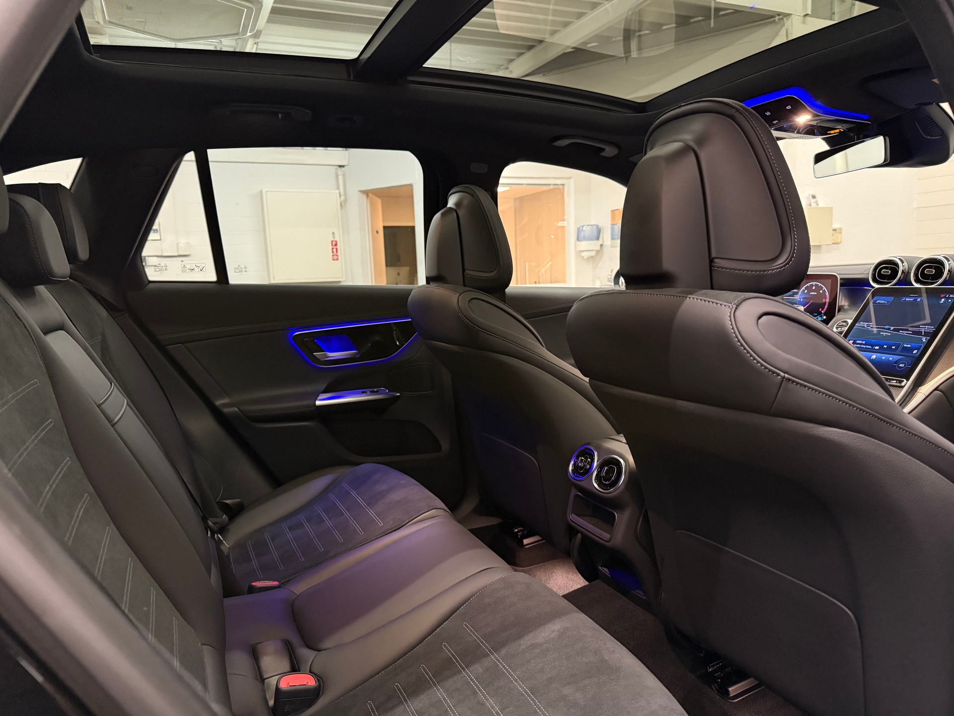MERCEDES-BENZ GLC 220 d AMG Line 4matic-image-9