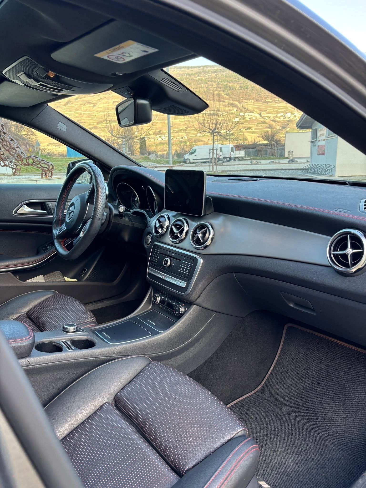 MERCEDES-BENZ GLA 250 AMG Line 4Matic 7G-DCT-image-9