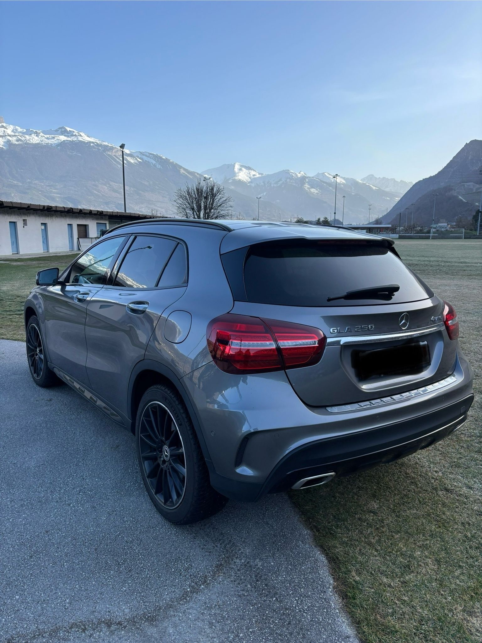 MERCEDES-BENZ GLA 250 AMG Line 4Matic 7G-DCT-showroom-element-3