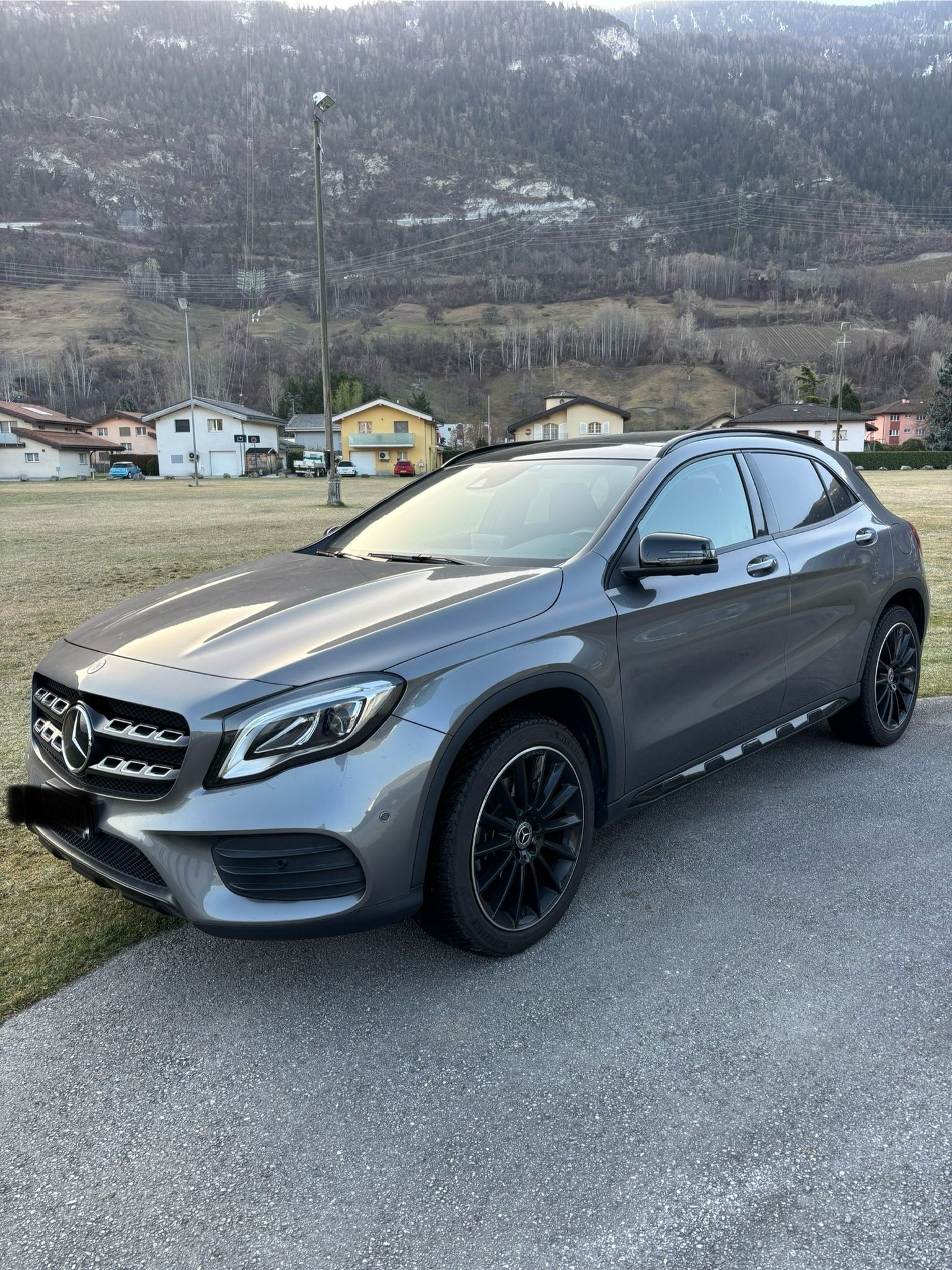 MERCEDES-BENZ GLA 250 AMG Line 4Matic 7G-DCT-showroom-element-1