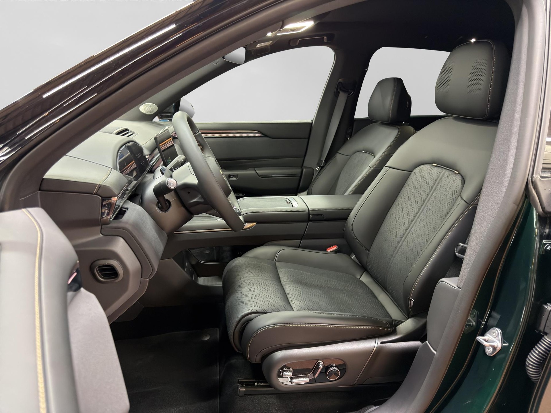 ZEEKR 7X Privilege AWD-showroom-element-1