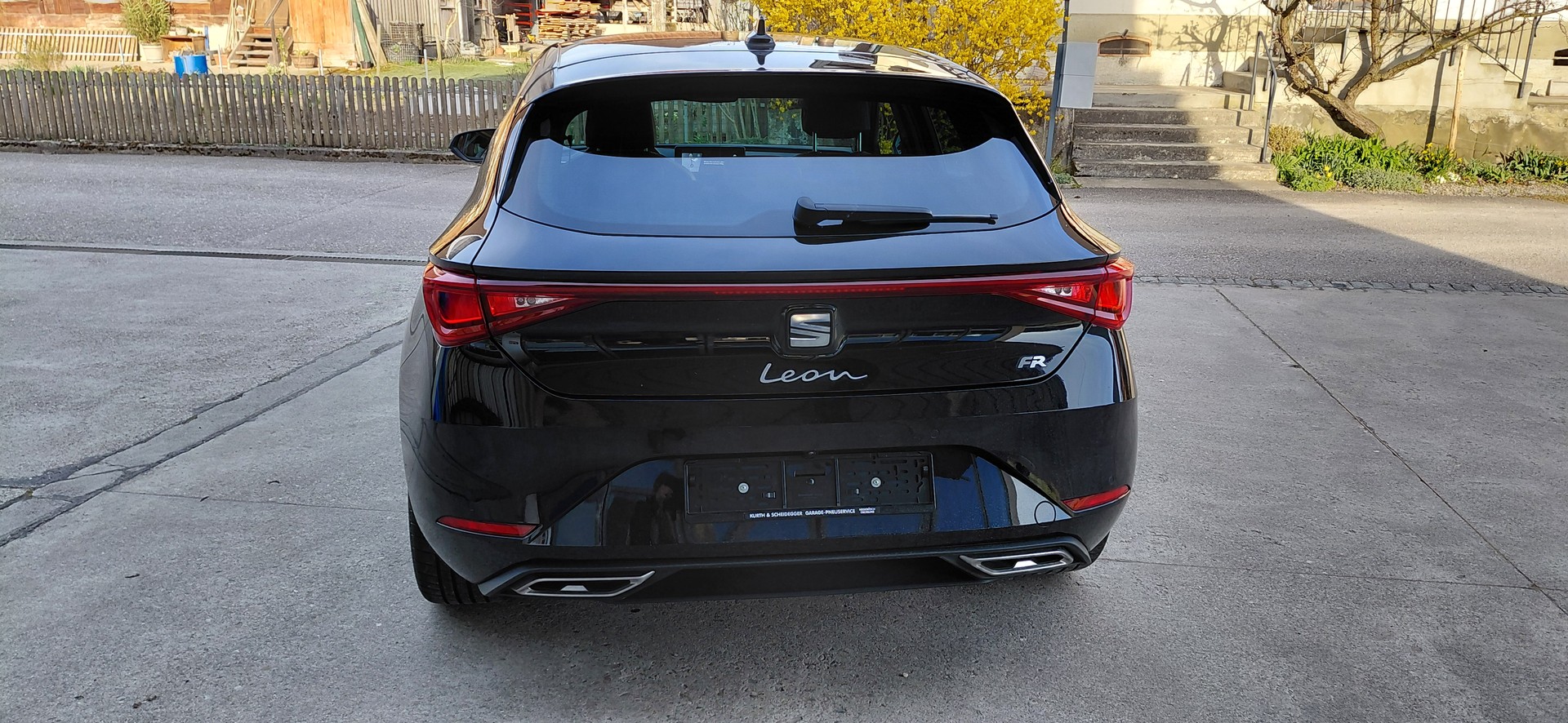 SEAT Leon 1.5 eTSI mHEV DSG FR-image-3