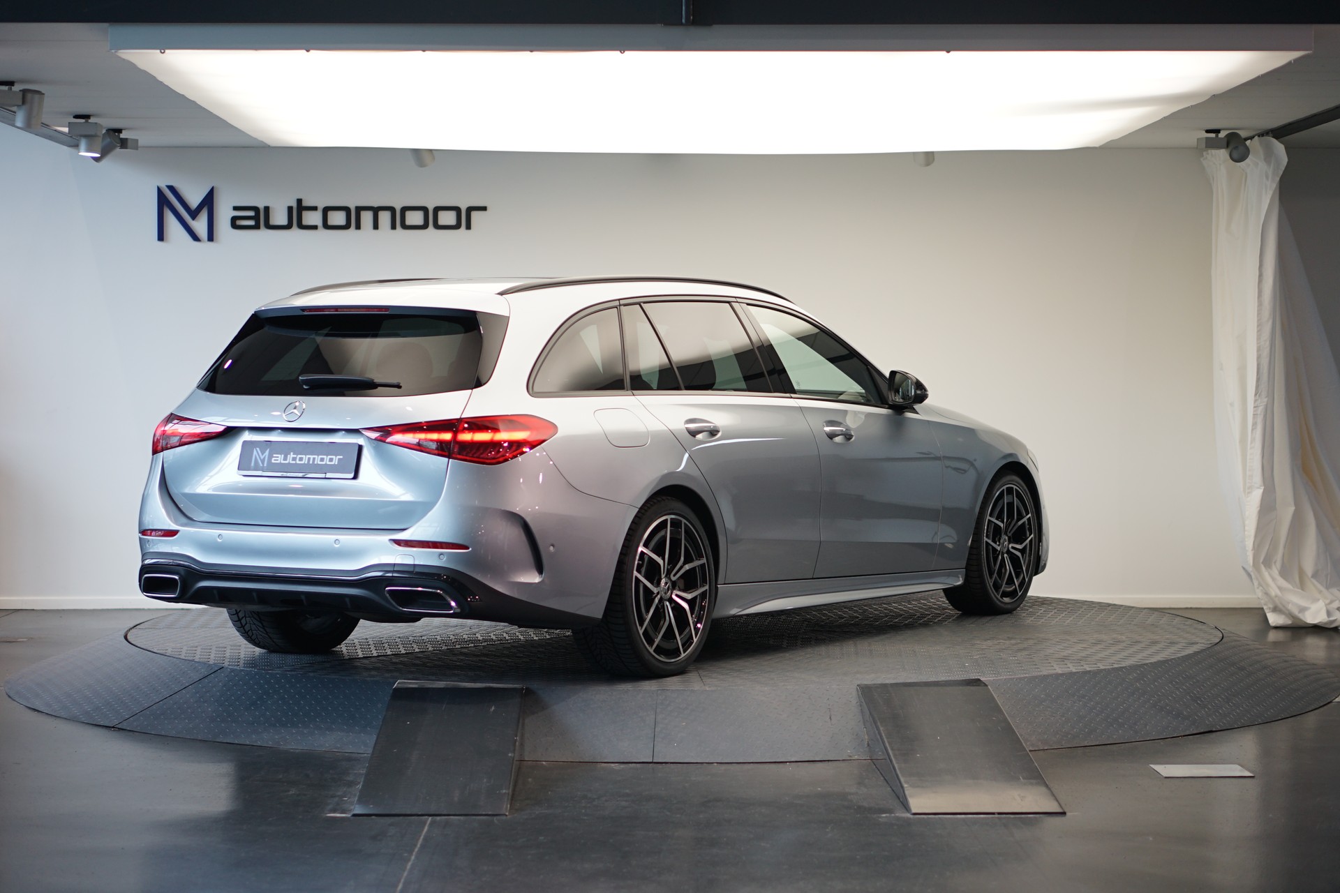 MERCEDES-BENZ C 220 d T 4Matic AMG Line *CH-Fahrzeug* *AHK*-image-4