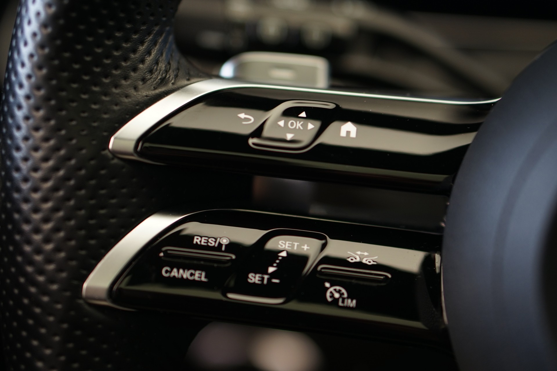 MERCEDES-BENZ C 220 d T 4Matic AMG Line *CH-Fahrzeug* *AHK*-image-26