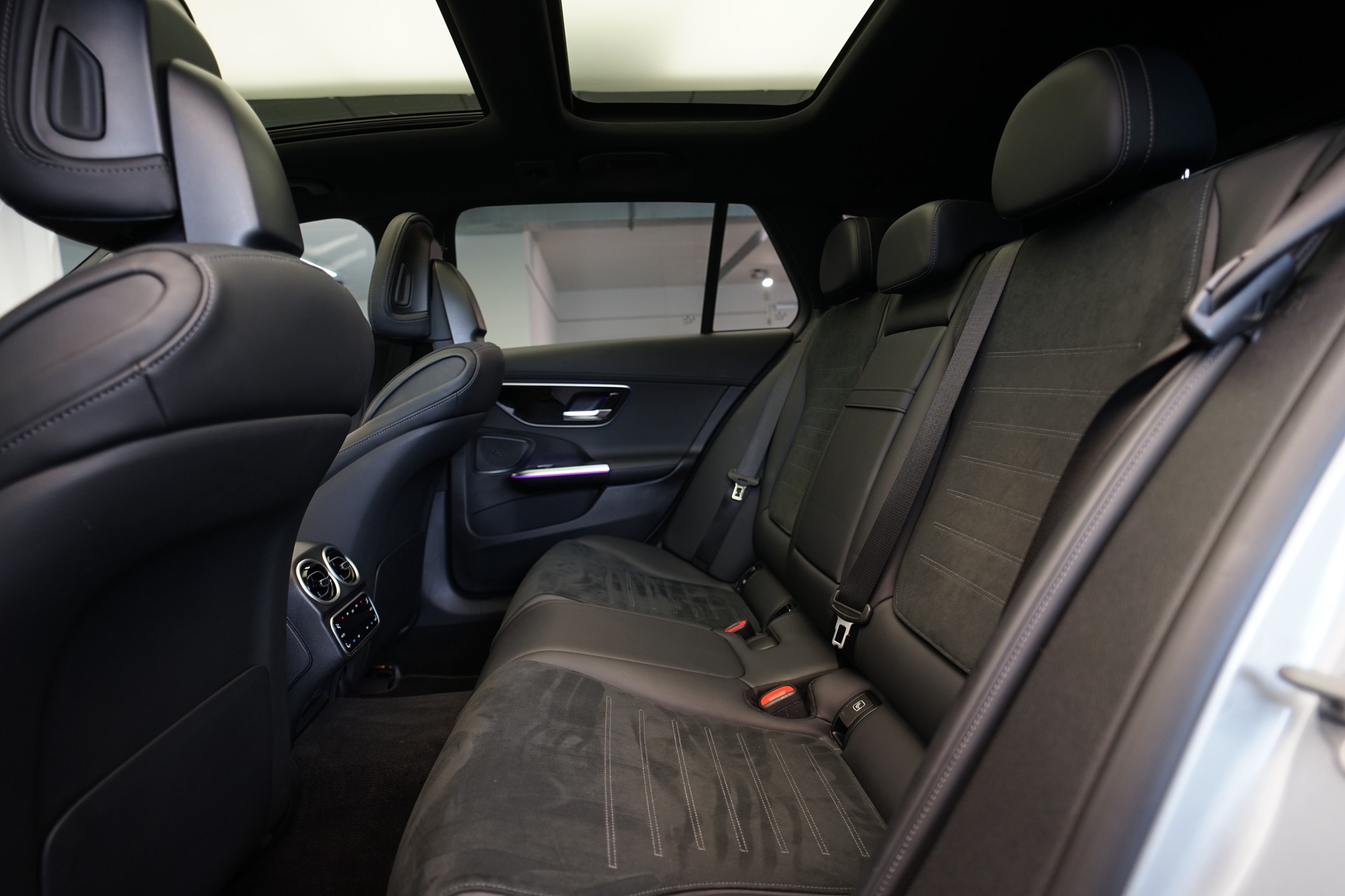 MERCEDES-BENZ C 220 d T 4Matic AMG Line *CH-Fahrzeug* *AHK*-image-18