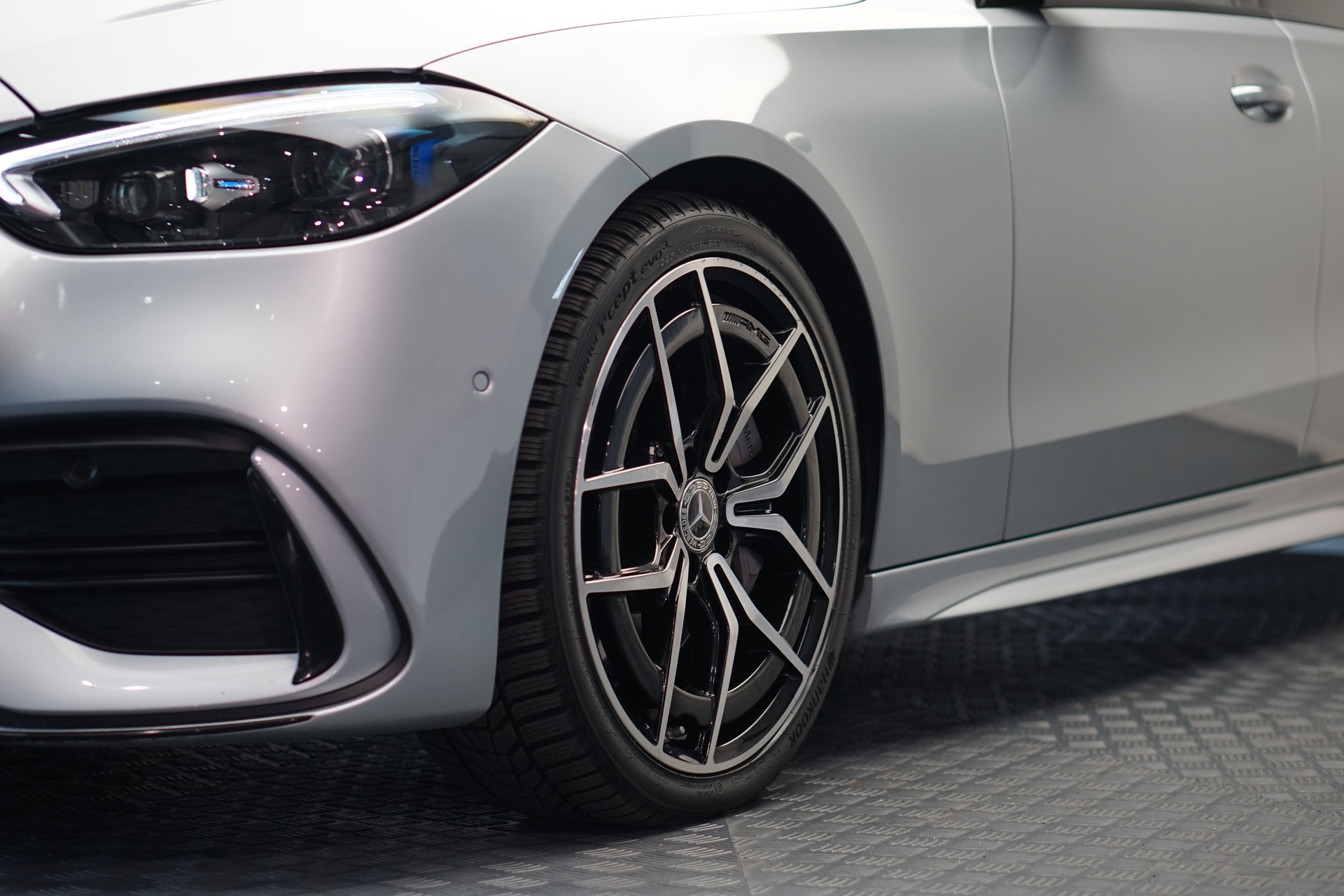 MERCEDES-BENZ C 220 d T 4Matic AMG Line *CH-Fahrzeug* *AHK*-image-37