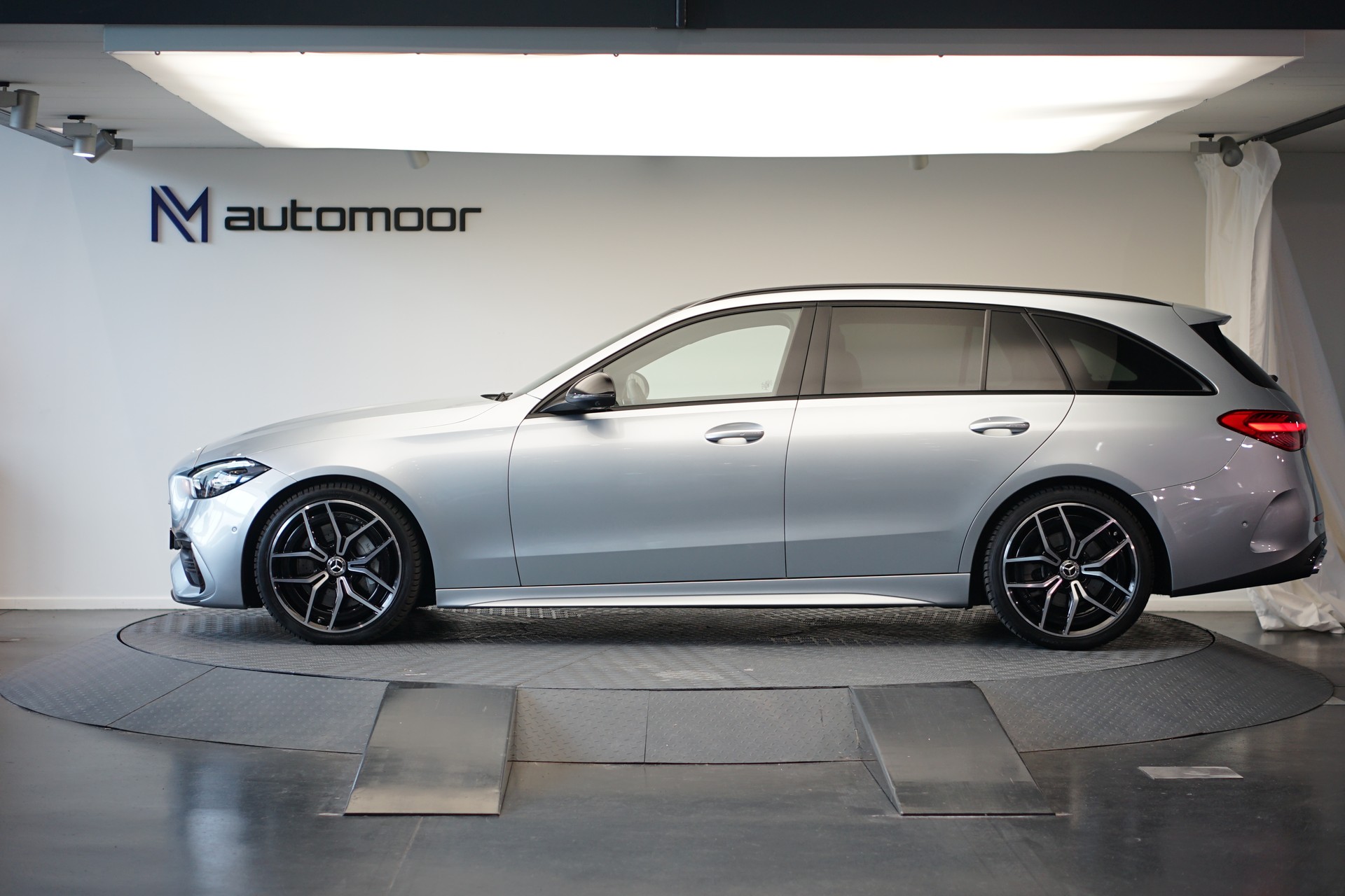 MERCEDES-BENZ C 220 d T 4Matic AMG Line *CH-Fahrzeug* *AHK*-image-7