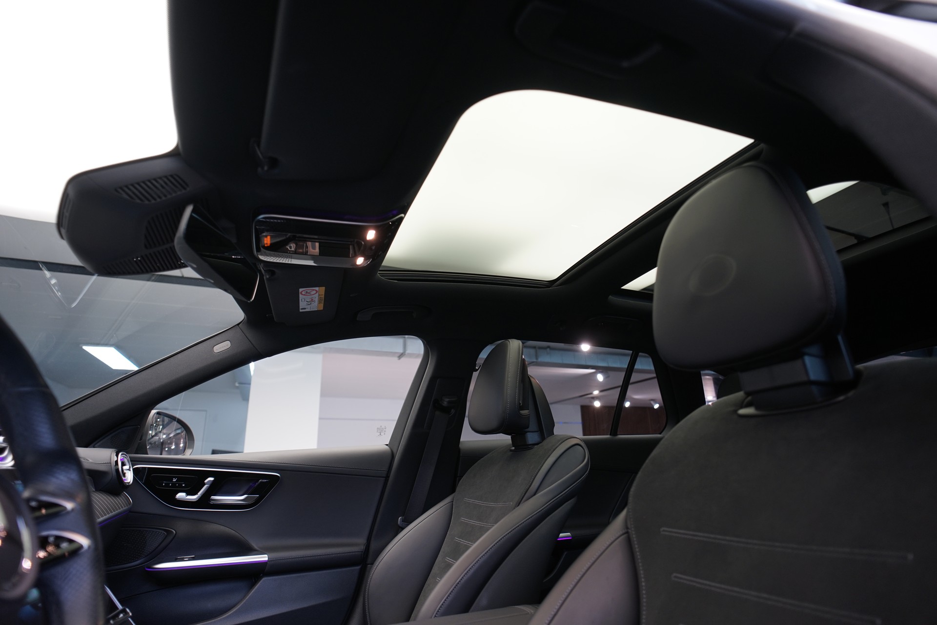 MERCEDES-BENZ C 220 d T 4Matic AMG Line *CH-Fahrzeug* *AHK*-image-16