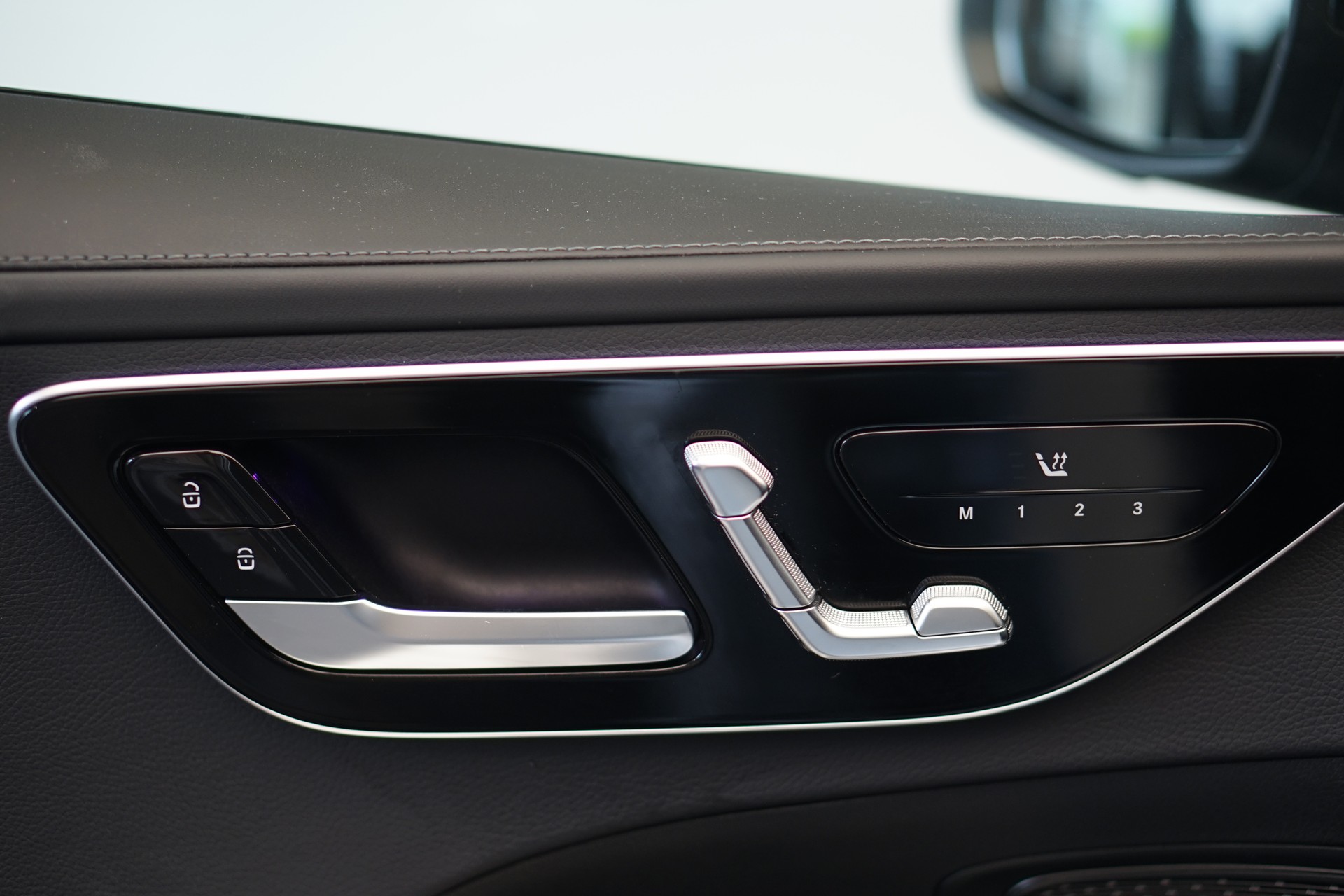 MERCEDES-BENZ C 220 d T 4Matic AMG Line *CH-Fahrzeug* *AHK*-image-21