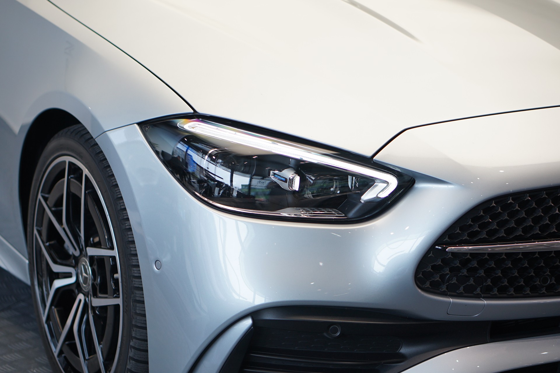 MERCEDES-BENZ C 220 d T 4Matic AMG Line *CH-Fahrzeug* *AHK*-image-36