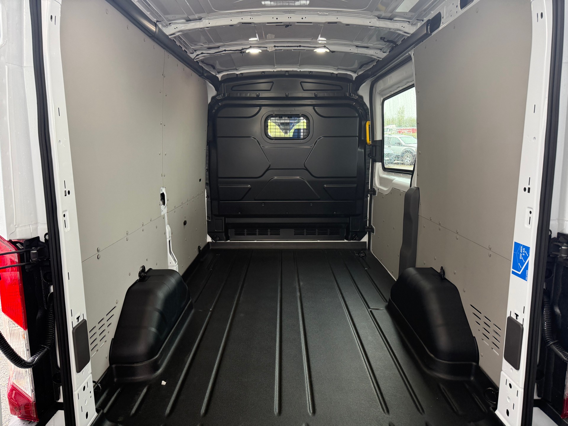 FORD Transit Van 350 L2 Trend 2.0 TDCi 130 FWD-image-9