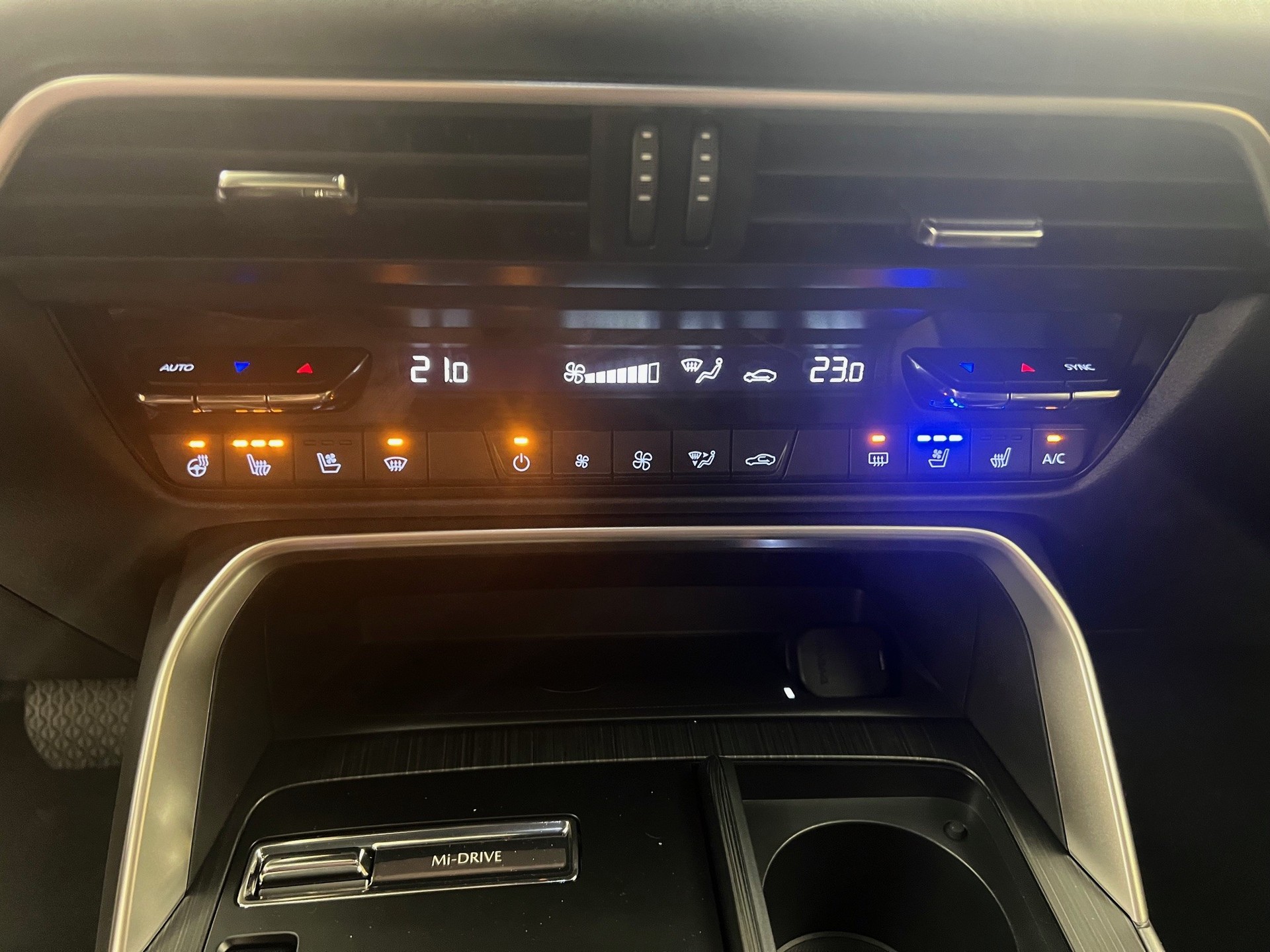 MAZDA CX-60 e-Skyactiv PHEV 327 AWD Homura Plus-image-18