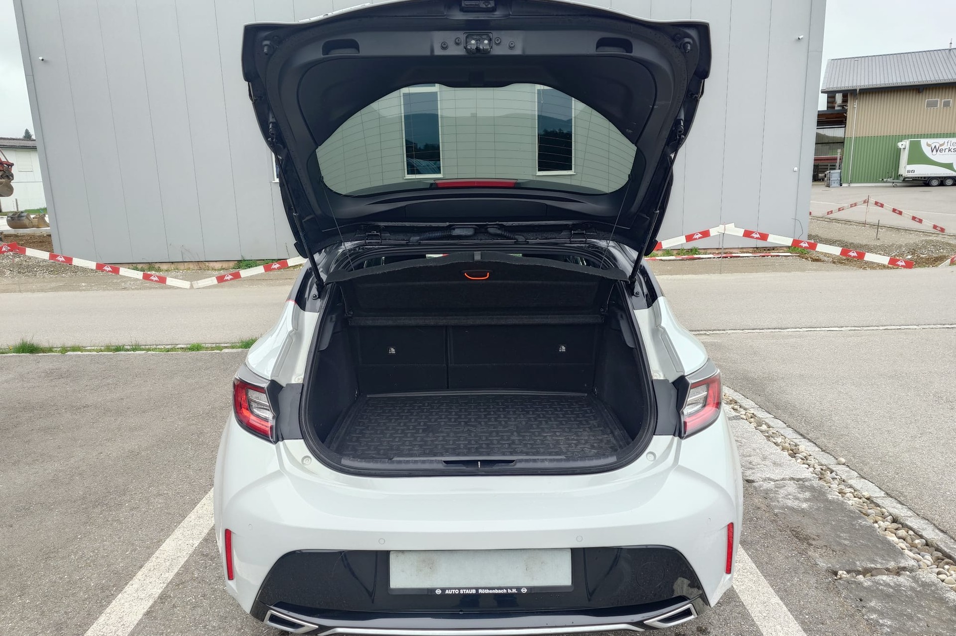 TOYOTA Corolla 2.0 HSD GR-S-image-4