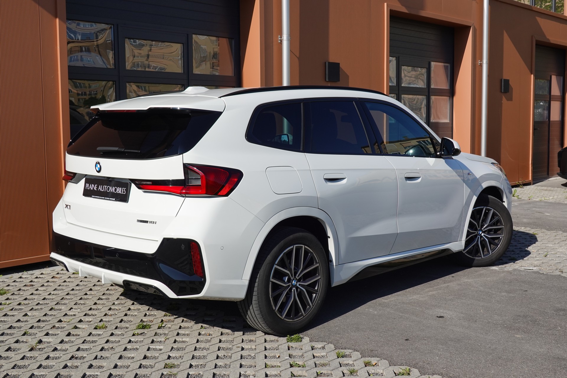 BMW X1 sDrive 18i M Sport * Véhicule CH * Caméra + Capteurs * Hayon électrique * Pack M * Tempomat * Phares automatiques *-image-6