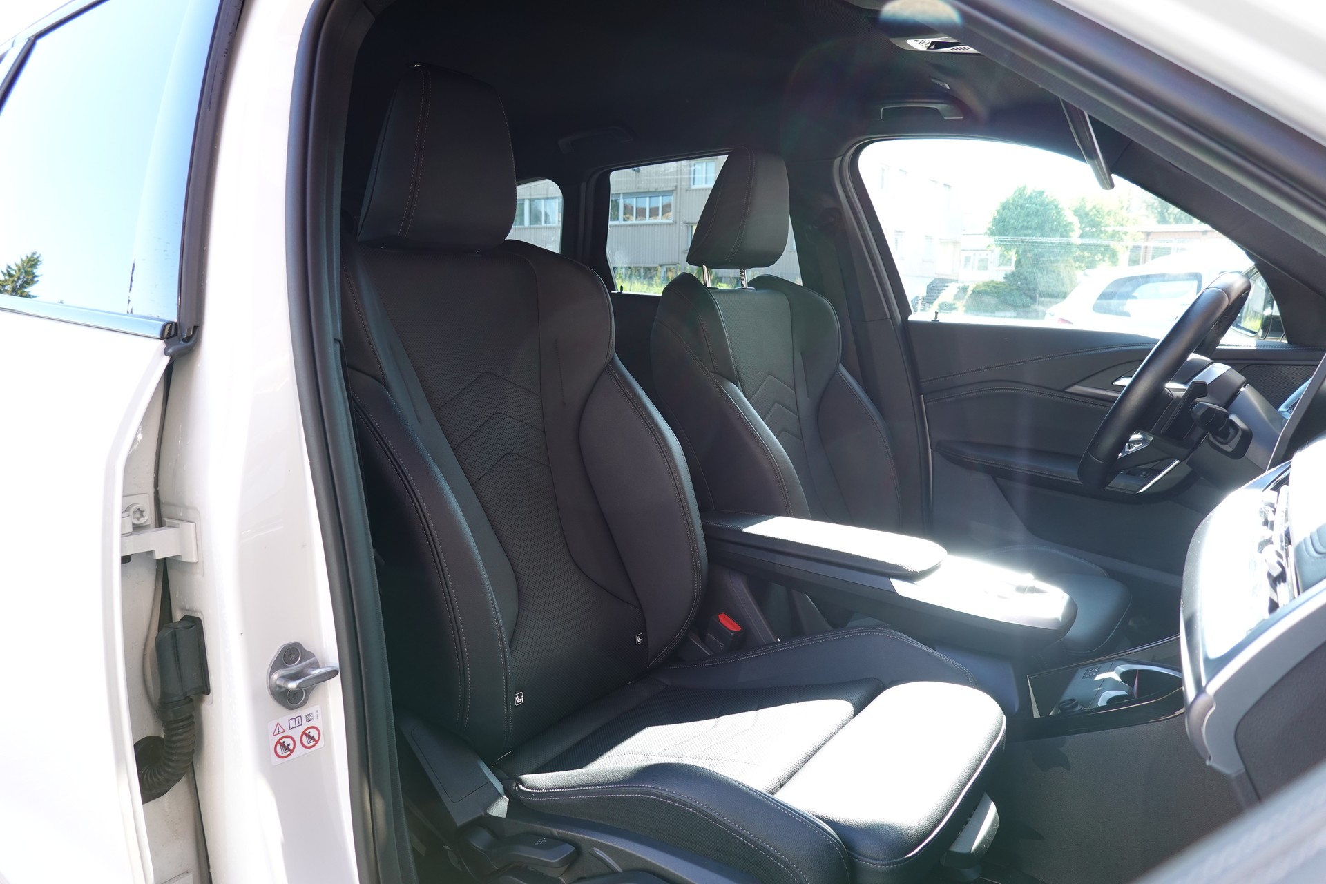 BMW X1 sDrive 18i M Sport * Véhicule CH * Caméra + Capteurs * Hayon électrique * Pack M * Tempomat * Phares automatiques *-image-22