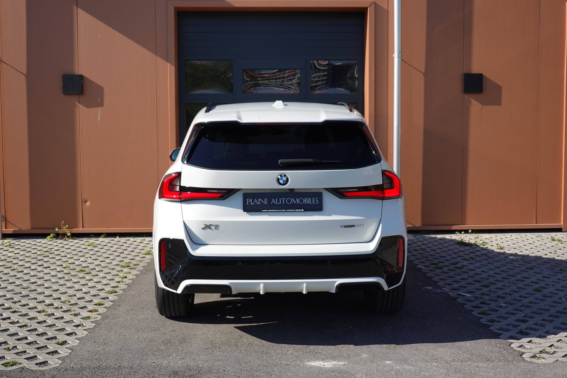 BMW X1 sDrive 18i M Sport * Véhicule CH * Caméra + Capteurs * Hayon électrique * Pack M * Tempomat * Phares automatiques *-image-8