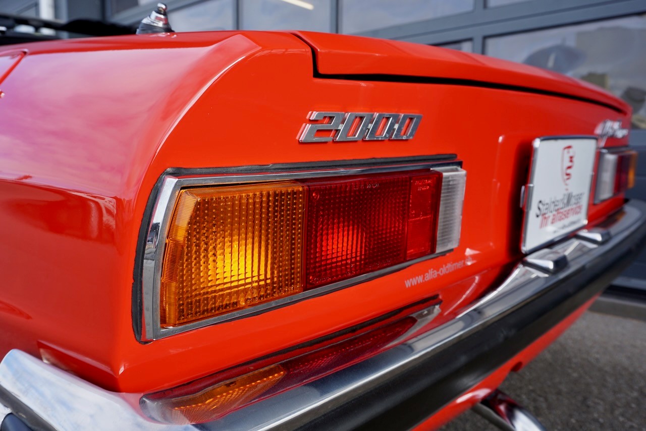 ALFA ROMEO 2000 Spider Veloce-image-6