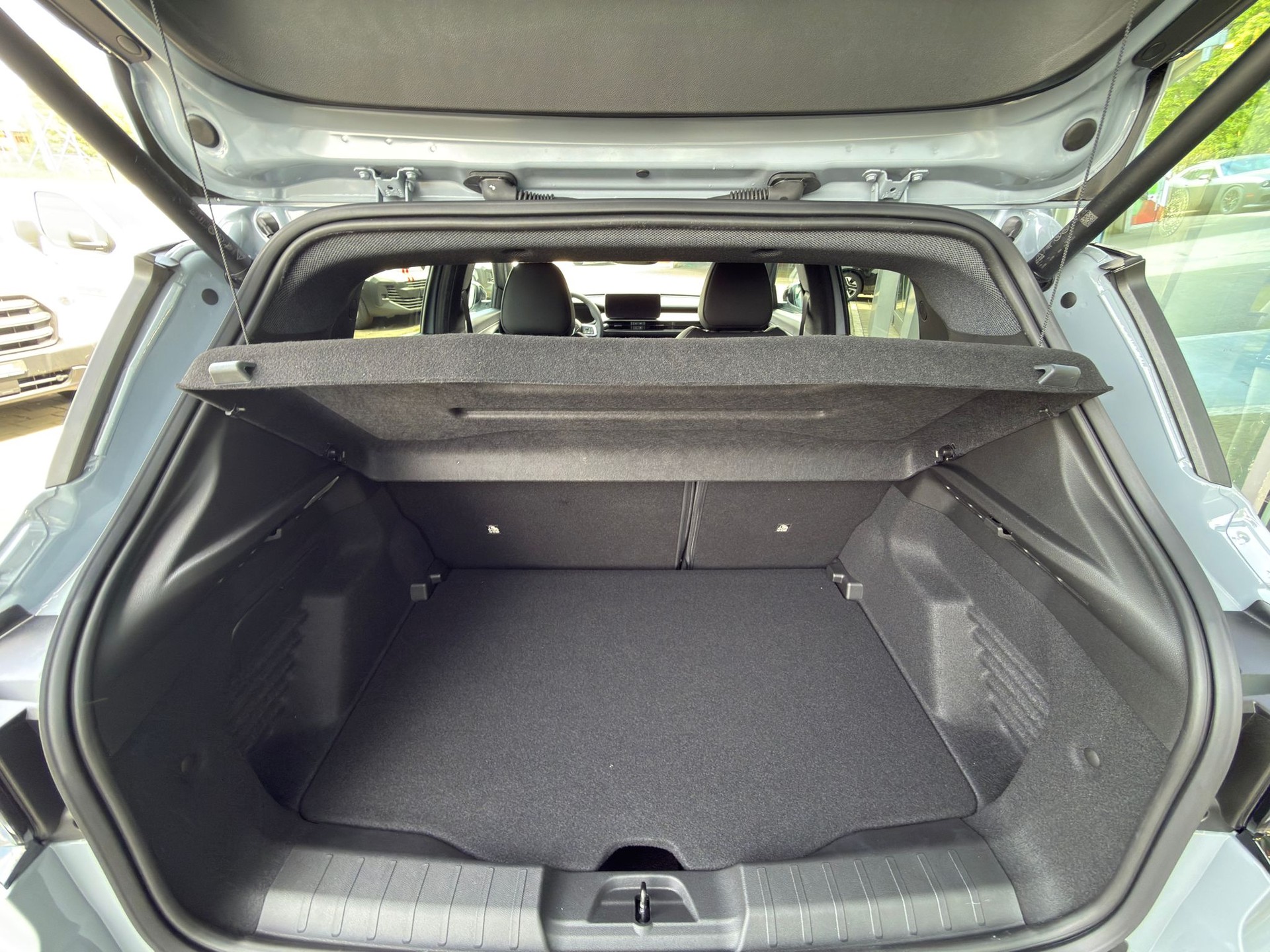 JEEP Avenger 1.2 Turbo MHEV Black Edition-image-11