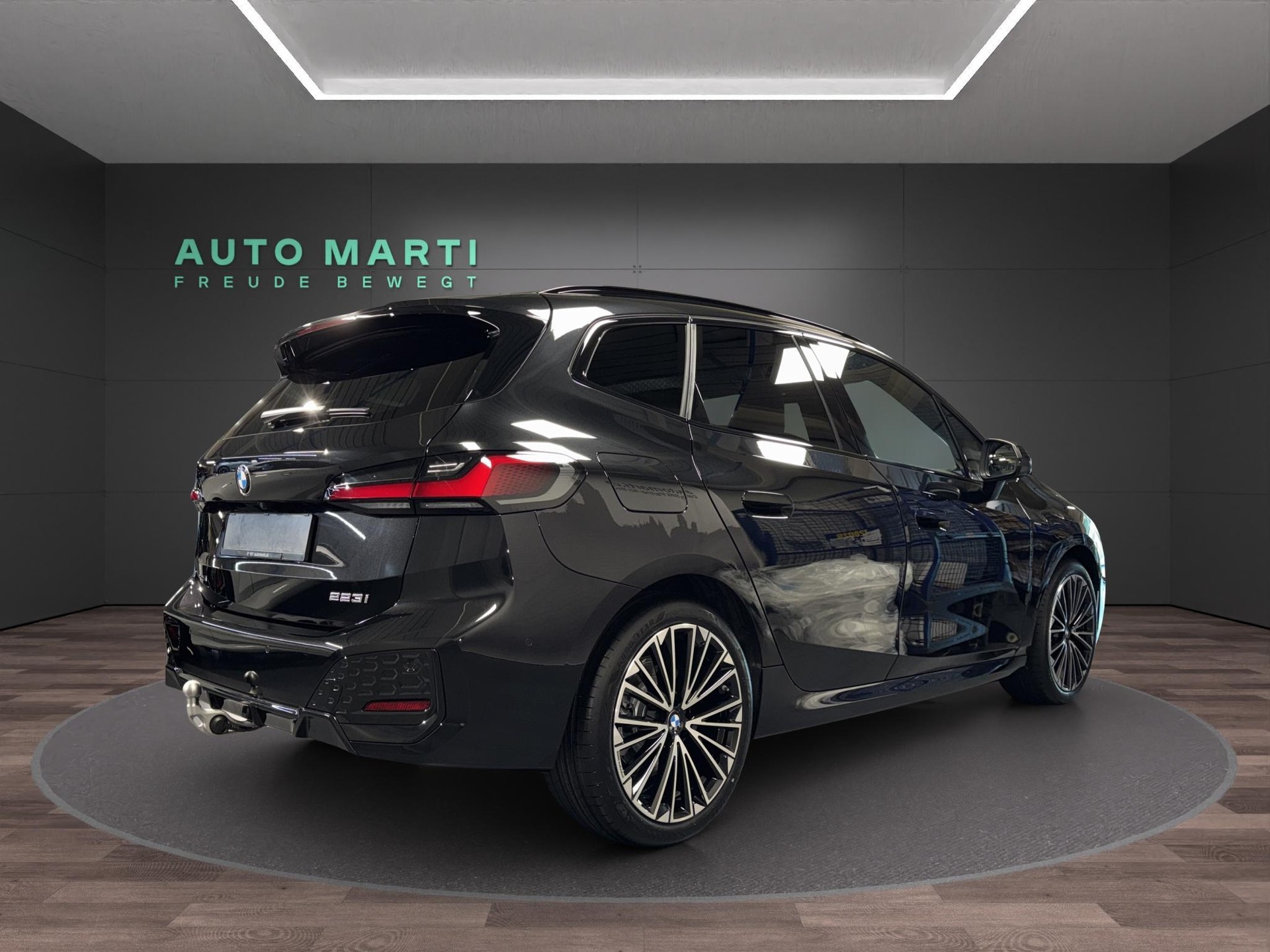 BMW 223i xDrive Active Tourer-showroom-element-3