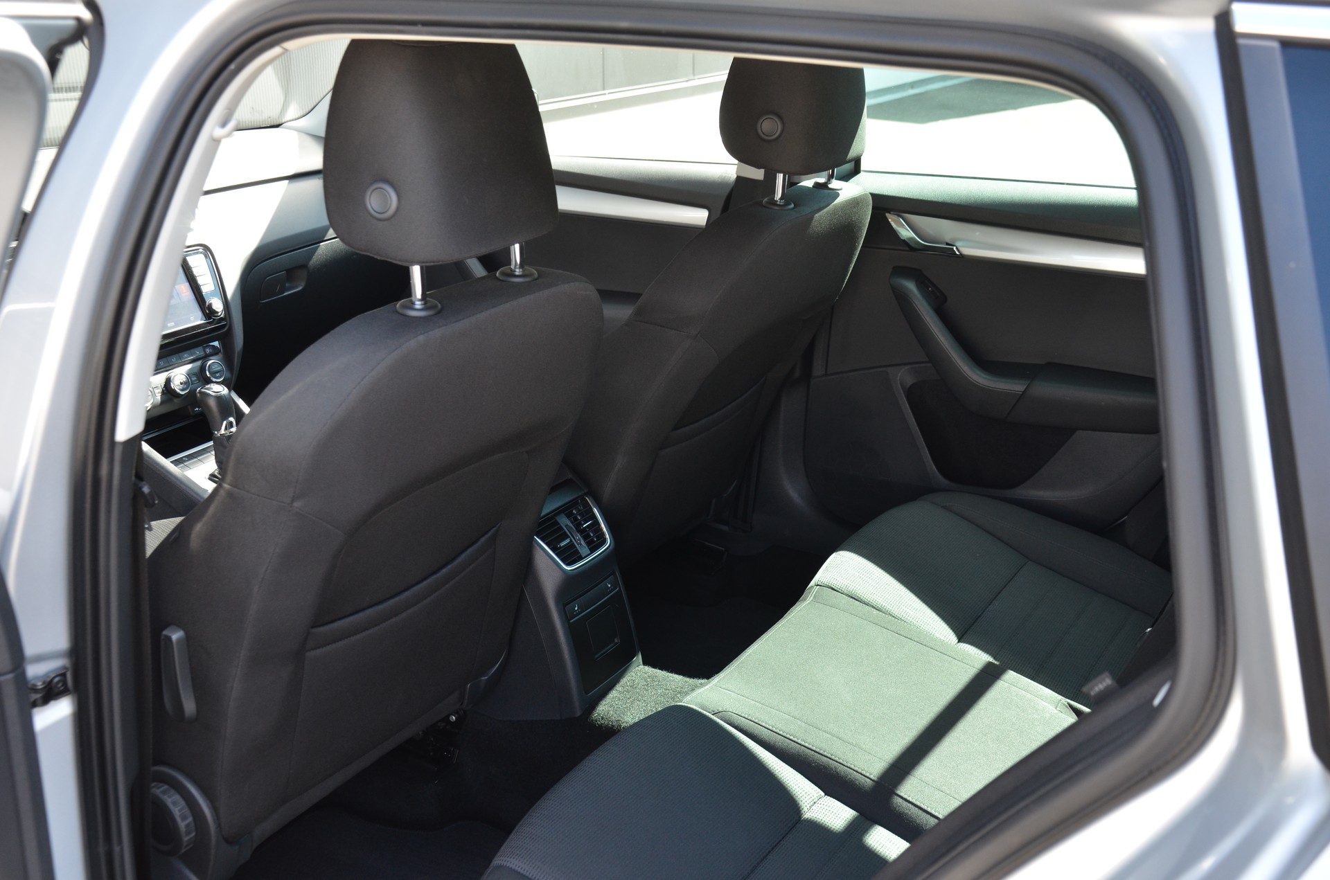 SKODA Octavia Combi 1.8 TSI Elegance 4x4 DSG-image-10