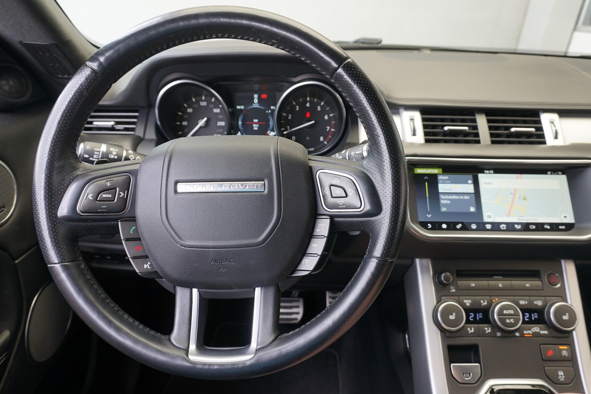 LAND ROVER Evoque 2.0Si4 HSE Dynamic Convertible 241 PS "Benziner"-image-21