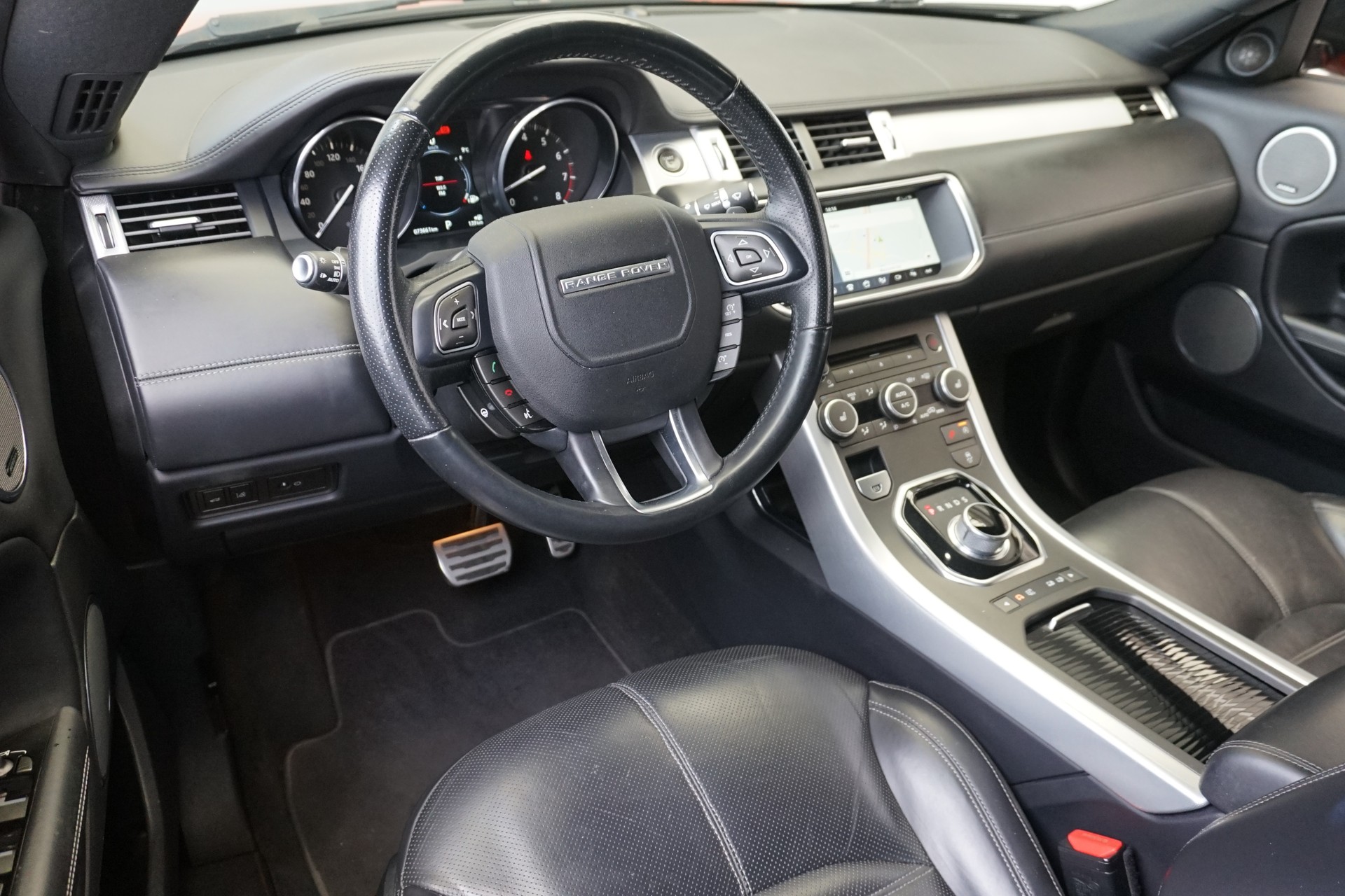 LAND ROVER Evoque 2.0Si4 HSE Dynamic Convertible 241 PS "Benziner"-image-19