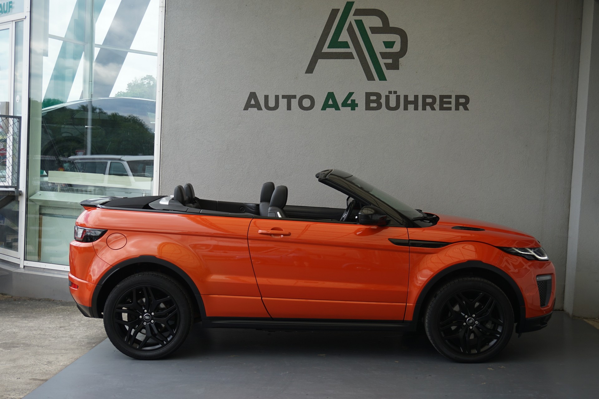 LAND ROVER Evoque 2.0Si4 HSE Dynamic Convertible 241 PS "Benziner"-image-9