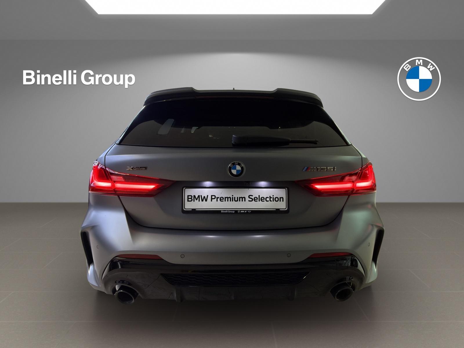 BMW M135i xDrive-showroom-element-3