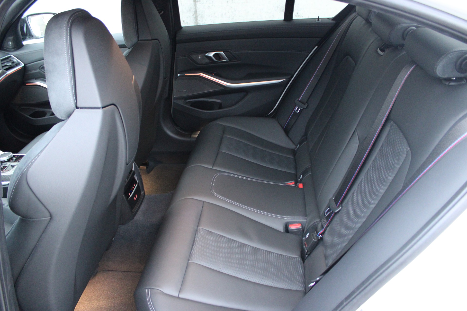 BMW M3 Competition M xDrive-image-10