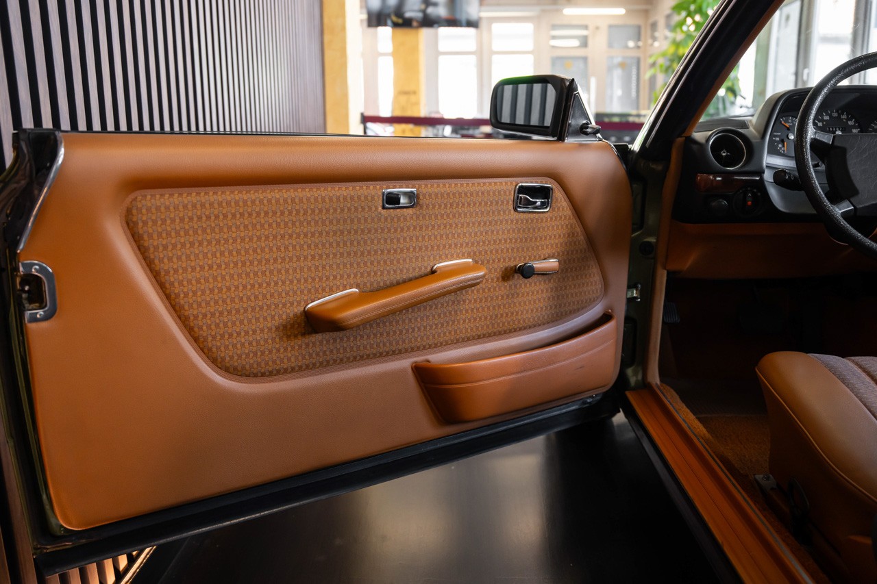 MERCEDES-BENZ 280 CE Automatic-image-19