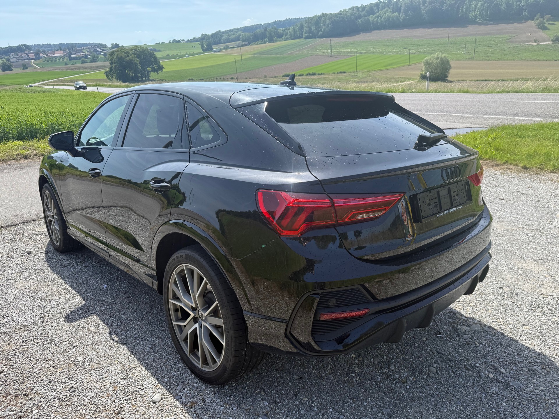 AUDI Q3 Sportback 35 TDI S line quattro S-tronic-image-2