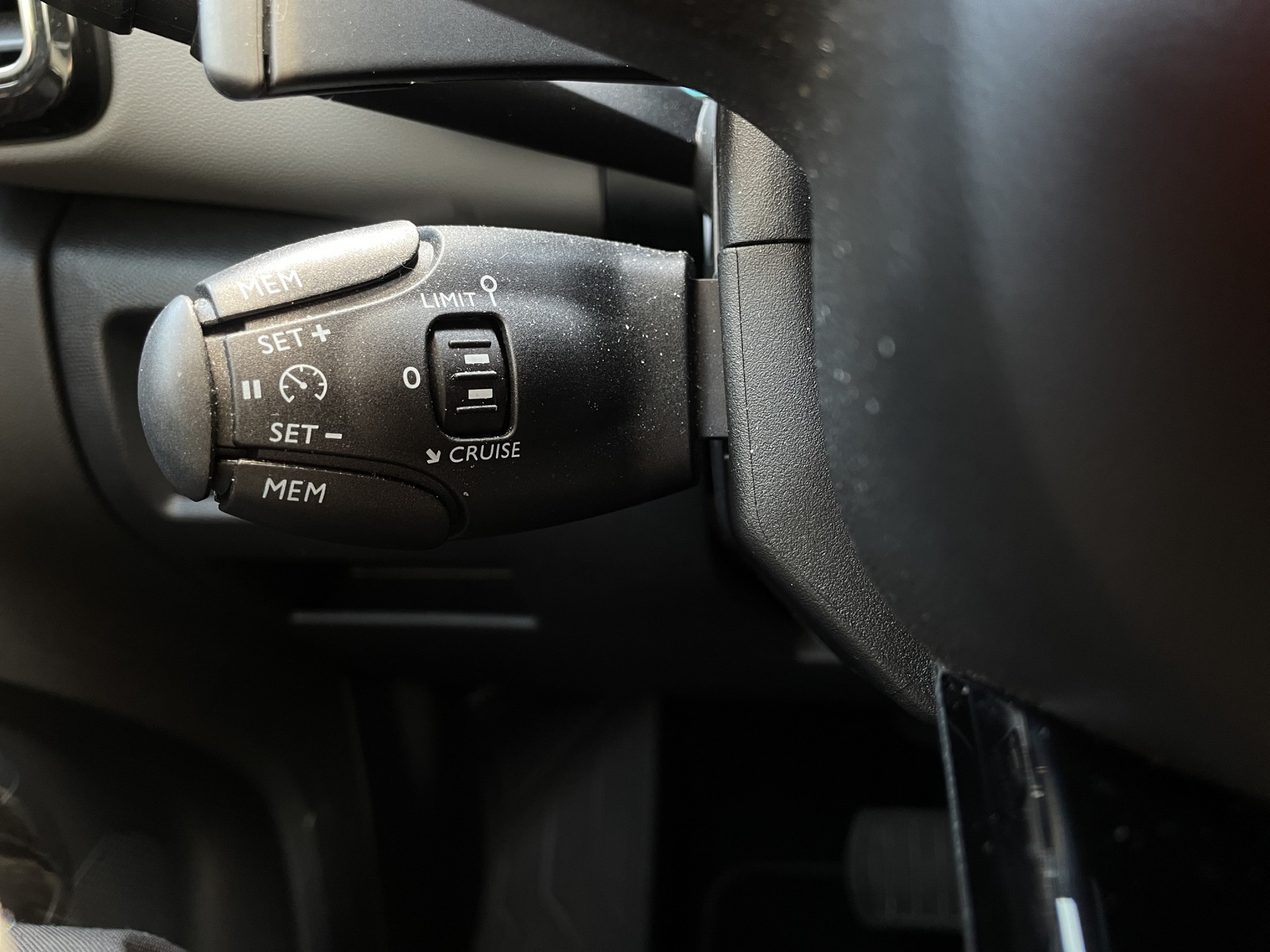 CITROEN C5 Aircross 1.6i PureTech Feel EAT8-image-29