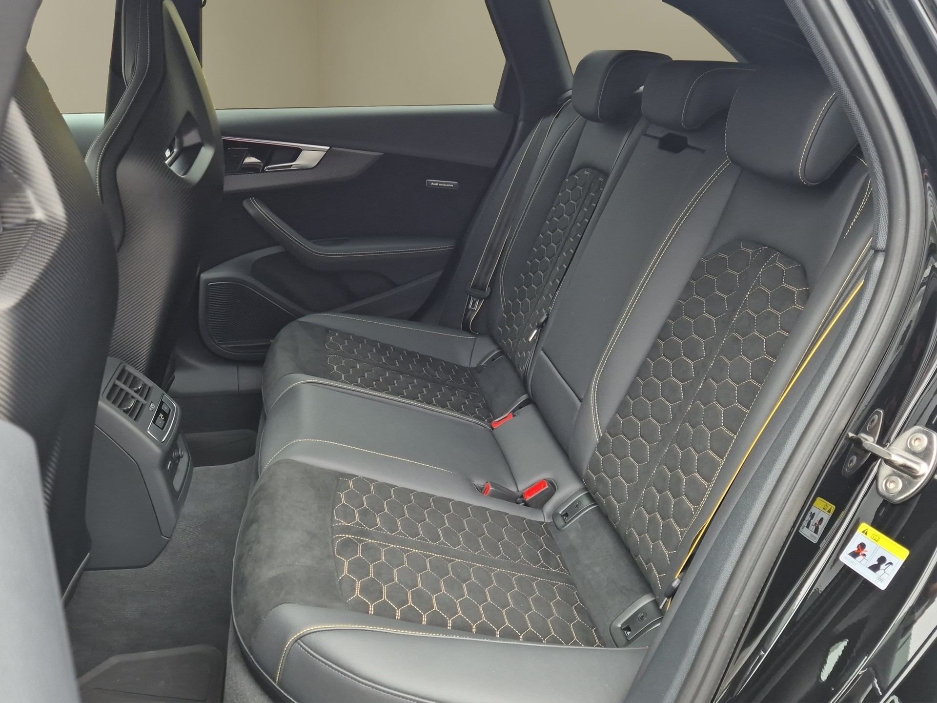 AUDI RS4 Avant 25 year edition quattro tiptronic-image-13