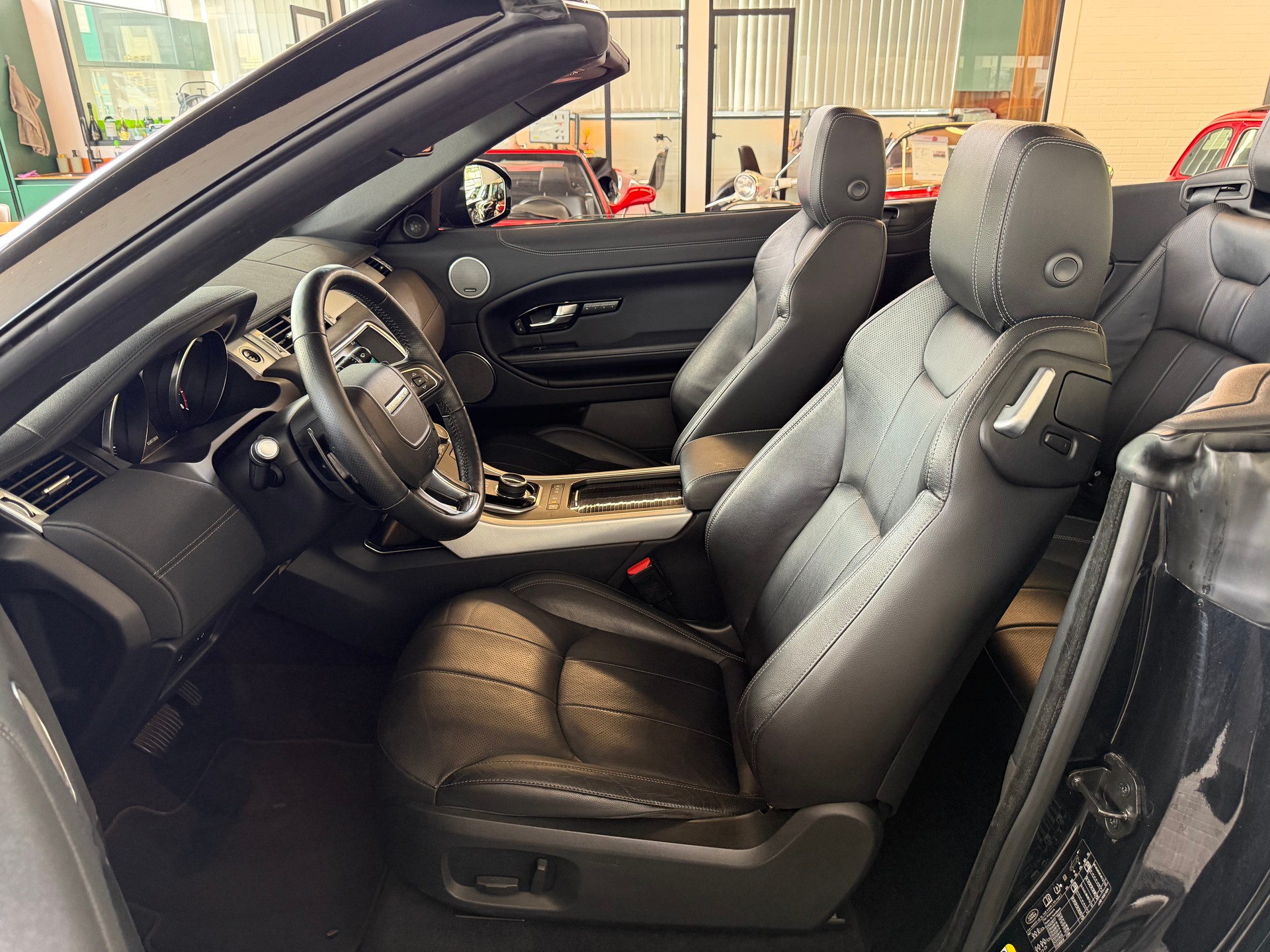 LAND ROVER Range Rover Evoque Convert. 2.0Si4 HSE Dynamic AT9-image-12