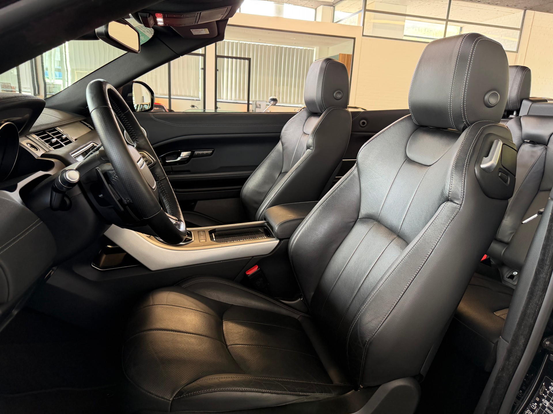 LAND ROVER Range Rover Evoque Convert. 2.0Si4 HSE Dynamic AT9-image-13