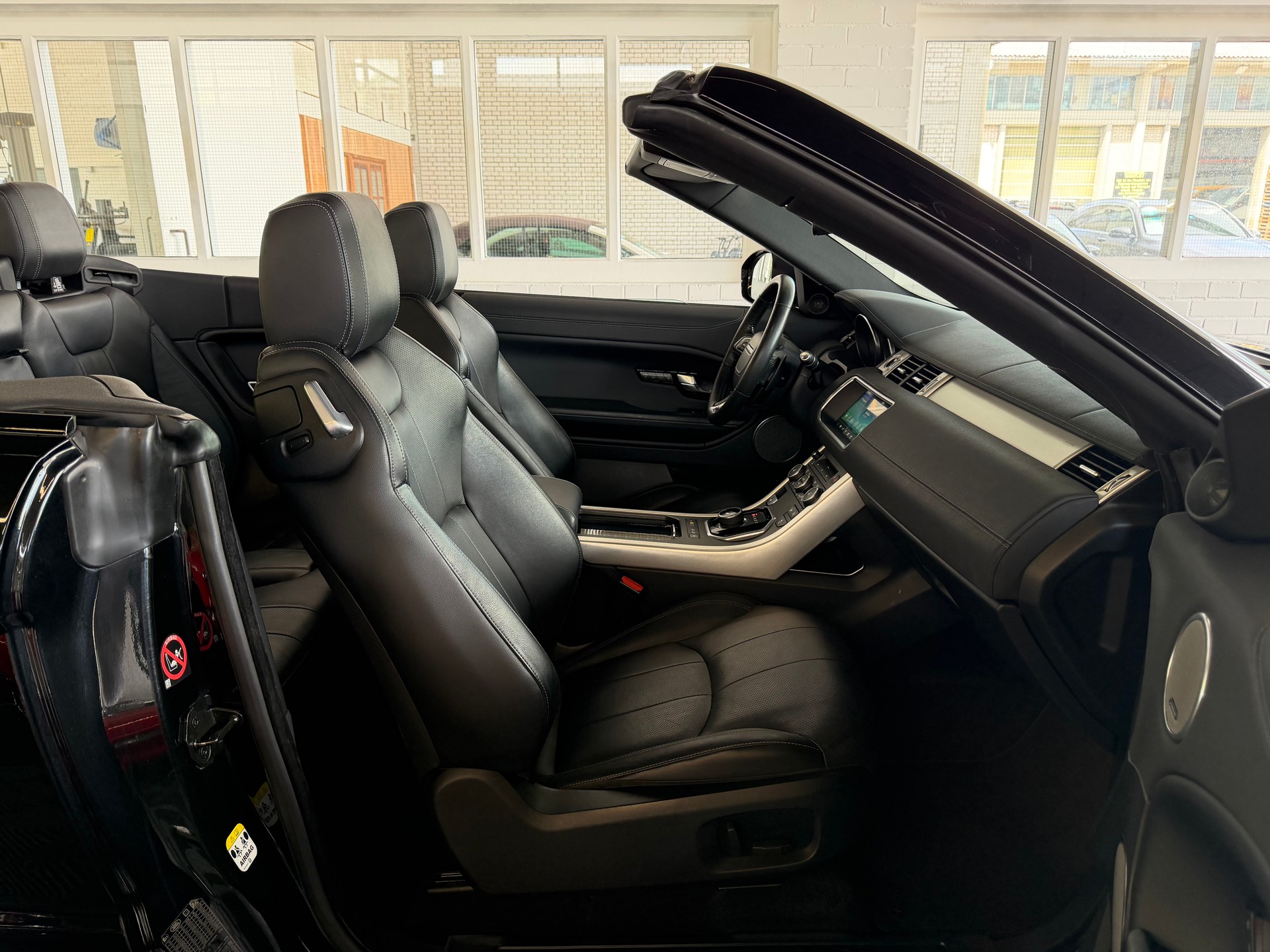 LAND ROVER Range Rover Evoque Convert. 2.0Si4 HSE Dynamic AT9-image-10
