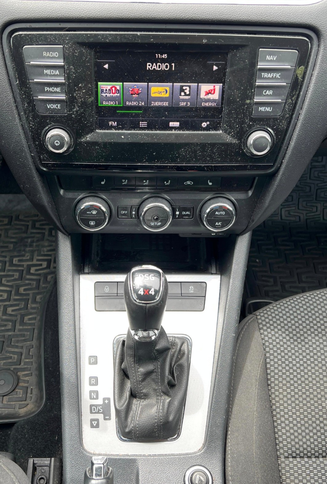 SKODA Octavia Combi 2.0 TDI Ambition 4x4 DSG-image-8