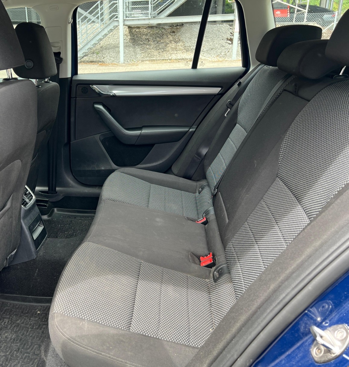SKODA Octavia Combi 2.0 TDI Ambition 4x4 DSG-image-10