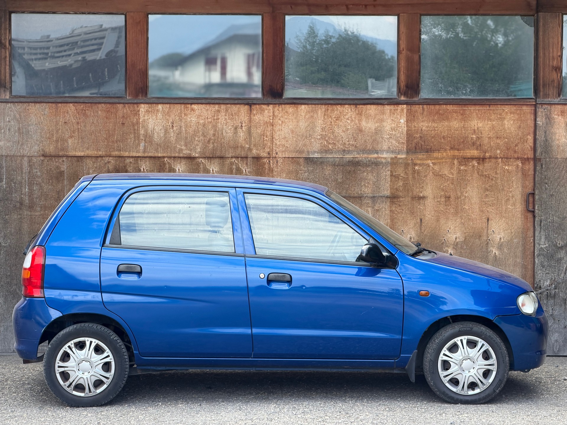 SUZUKI ALTO-showroom-element-3