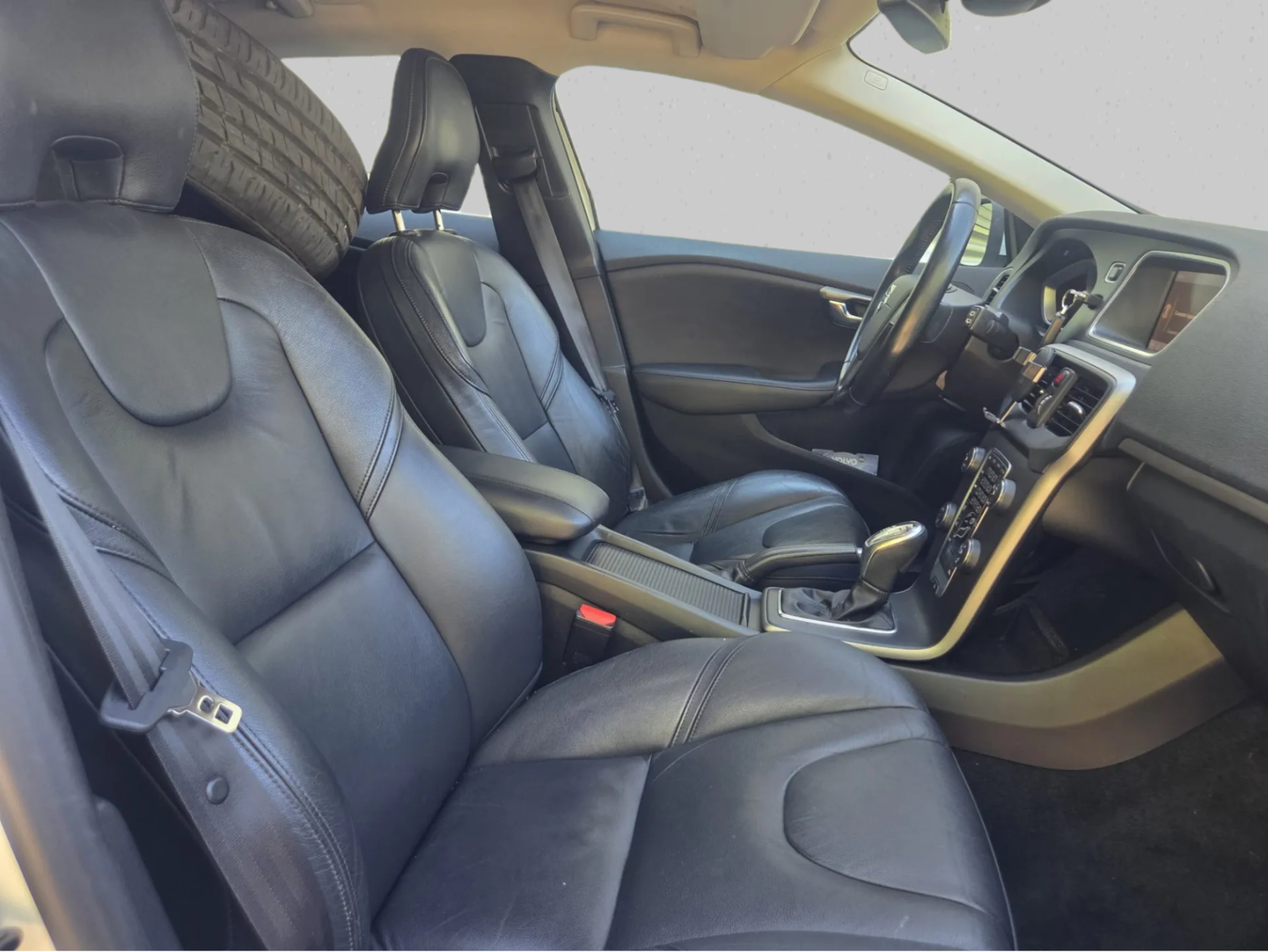 VOLVO V40 D3 Kinetic Geartronic-image-10