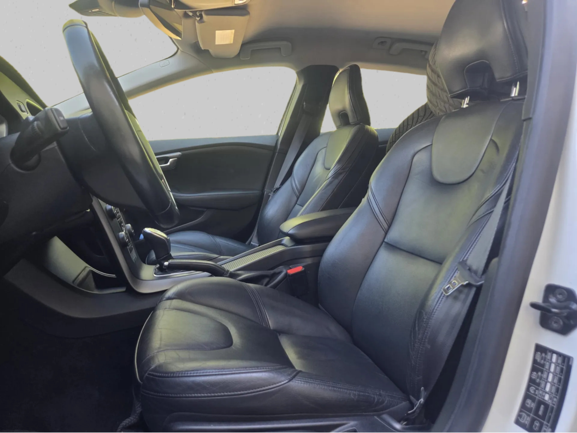 VOLVO V40 D3 Kinetic Geartronic-image-4