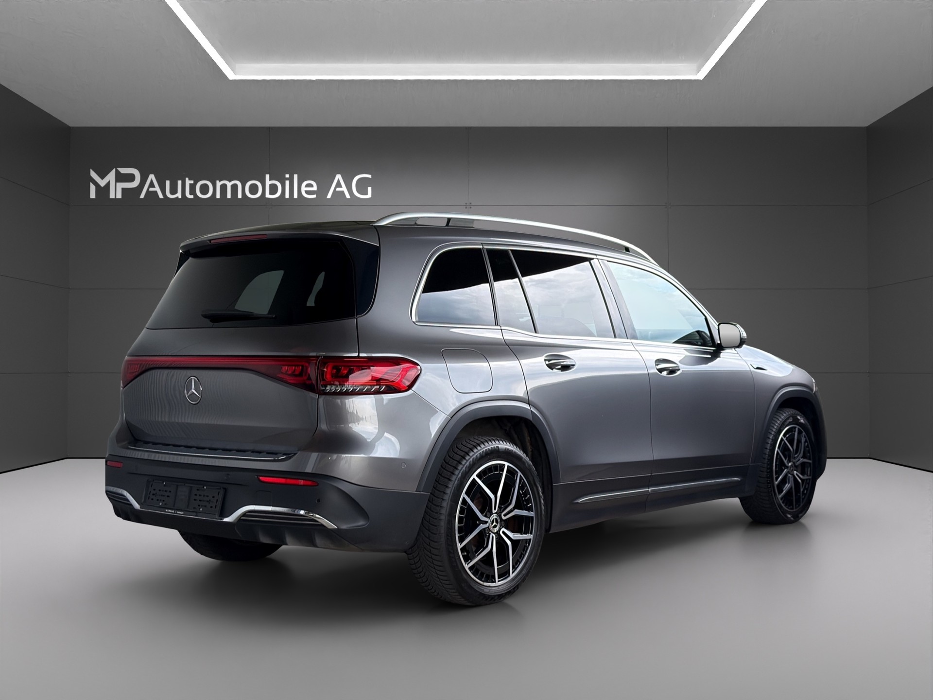 MERCEDES-BENZ EQB 350 AMG Line 4Matic-showroom-element-2