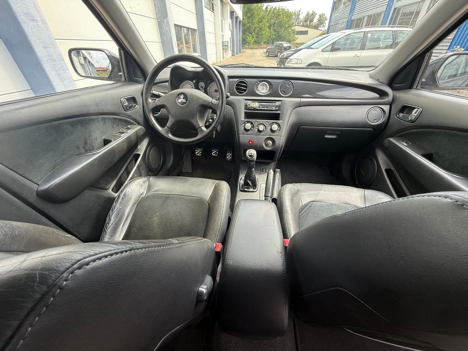 MITSUBISHI Outlander 2.0 16V Turbo-image-6