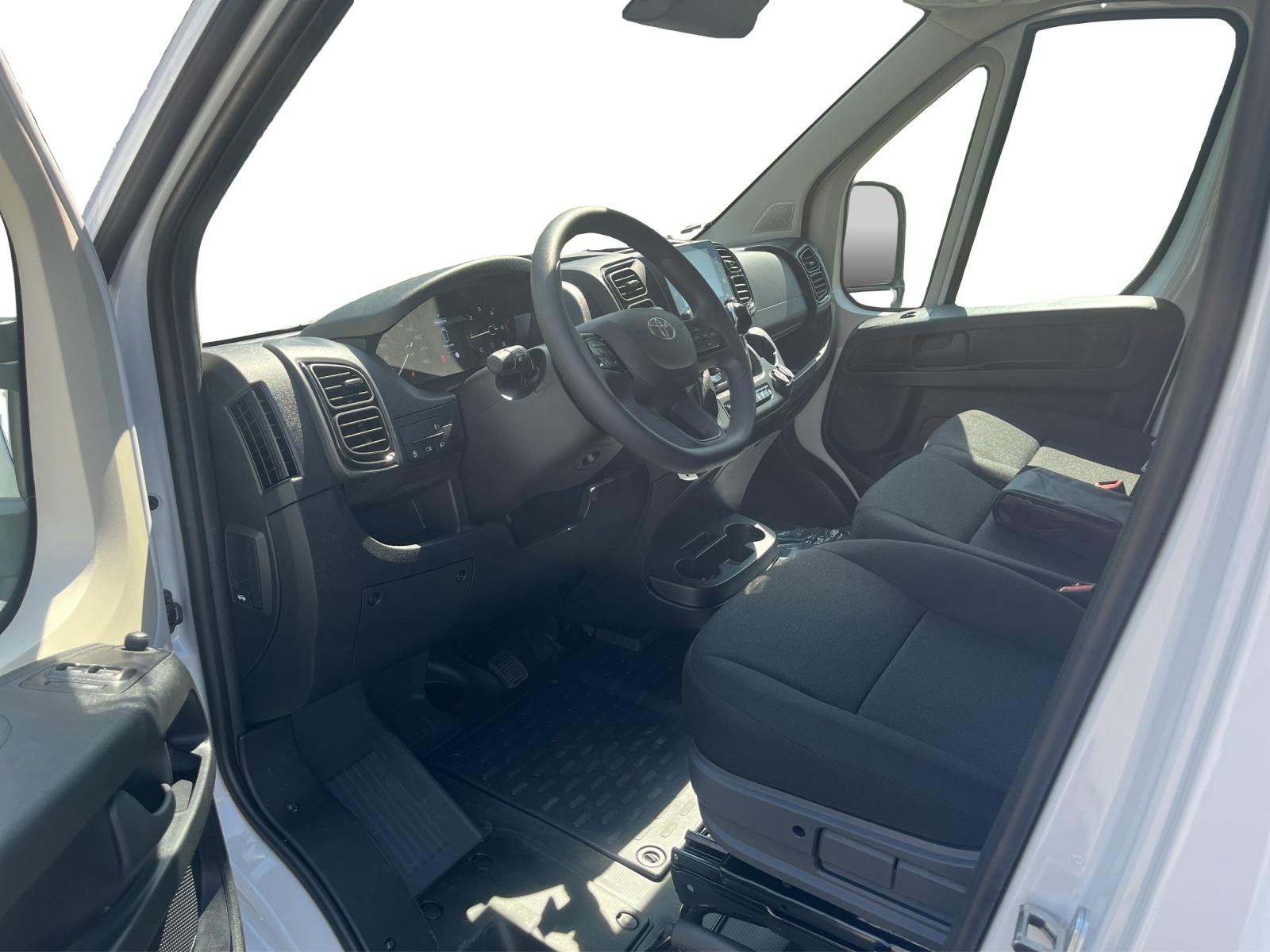 TOYOTA PROACE MAX Van 3.5 L3H2 2.2 D Active-image-4