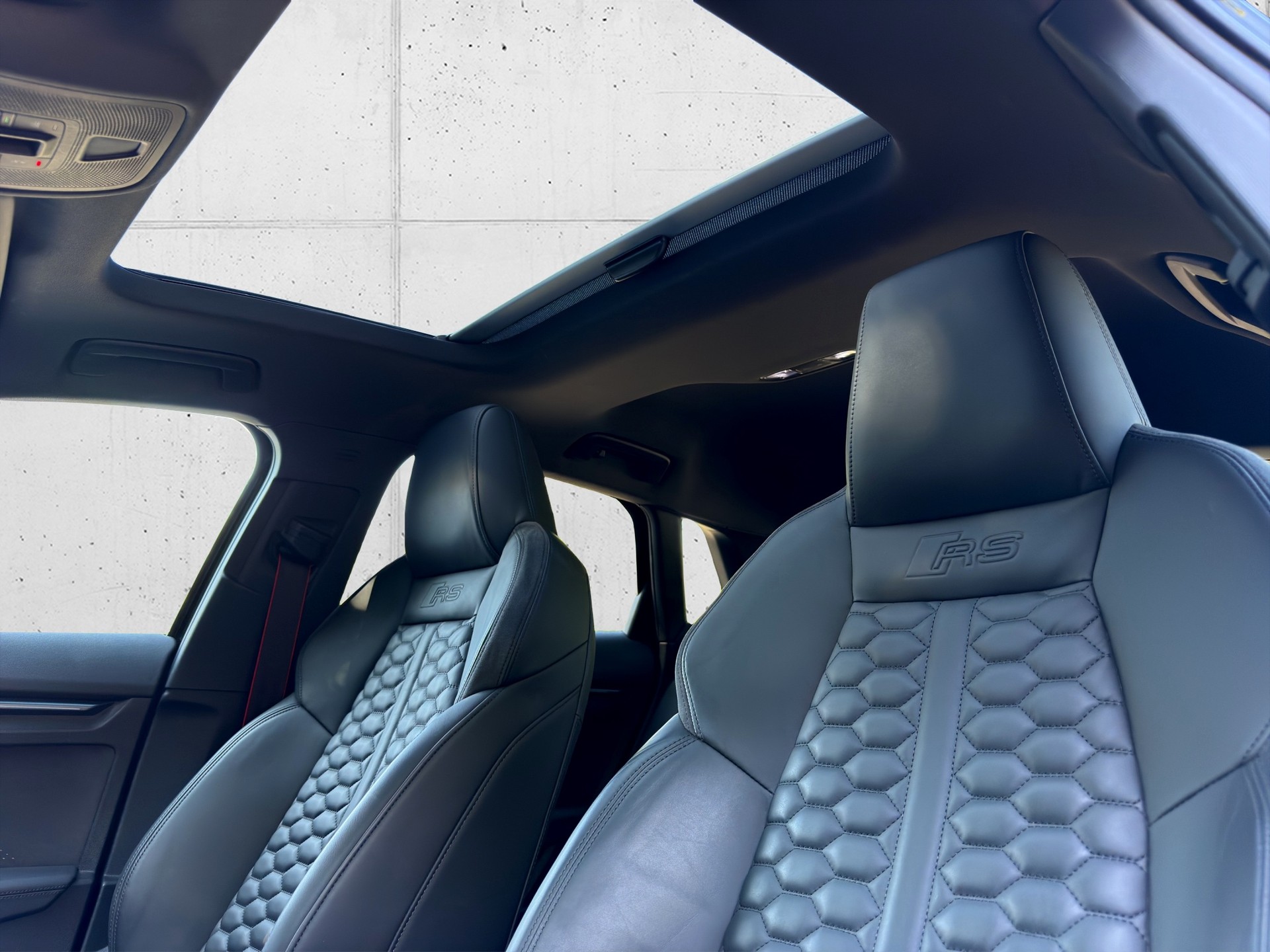 AUDI RS3 Sportback 2.5 TSI quattro S-tronic-image-11