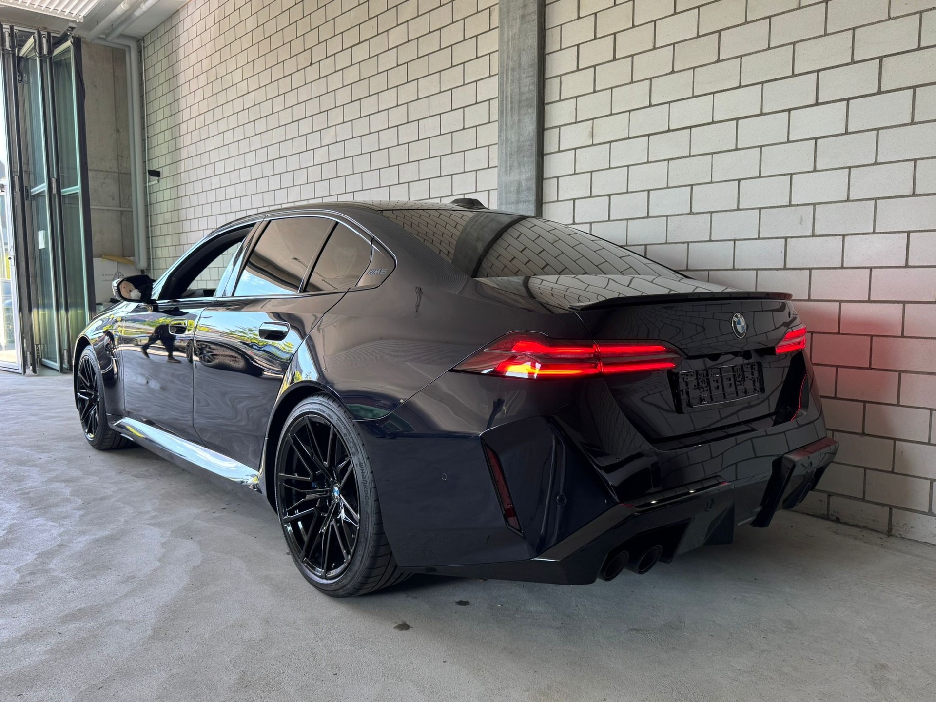 BMW M5 xDrive Full Carbon + MANHART 910 PS / 1.200 NM-showroom-element-2