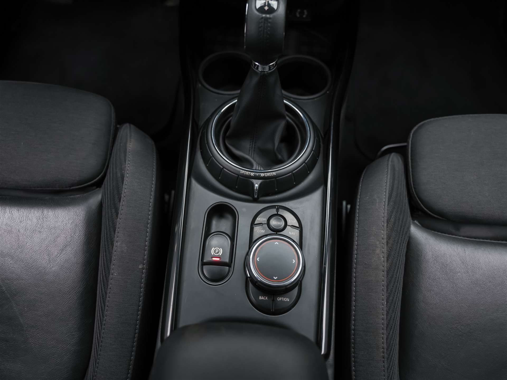 MINI Clubman Cooper S ALL4 Steptronic *Rückfahrkamera*Keyless Go*Standlüftung*-image-20