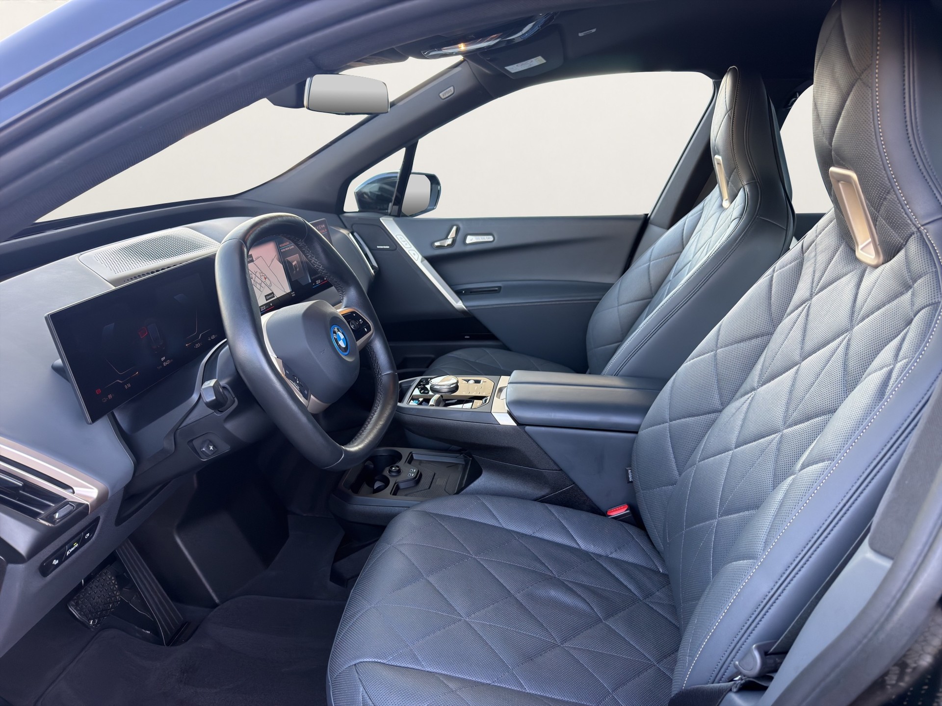 BMW iX xDrive40-image-9