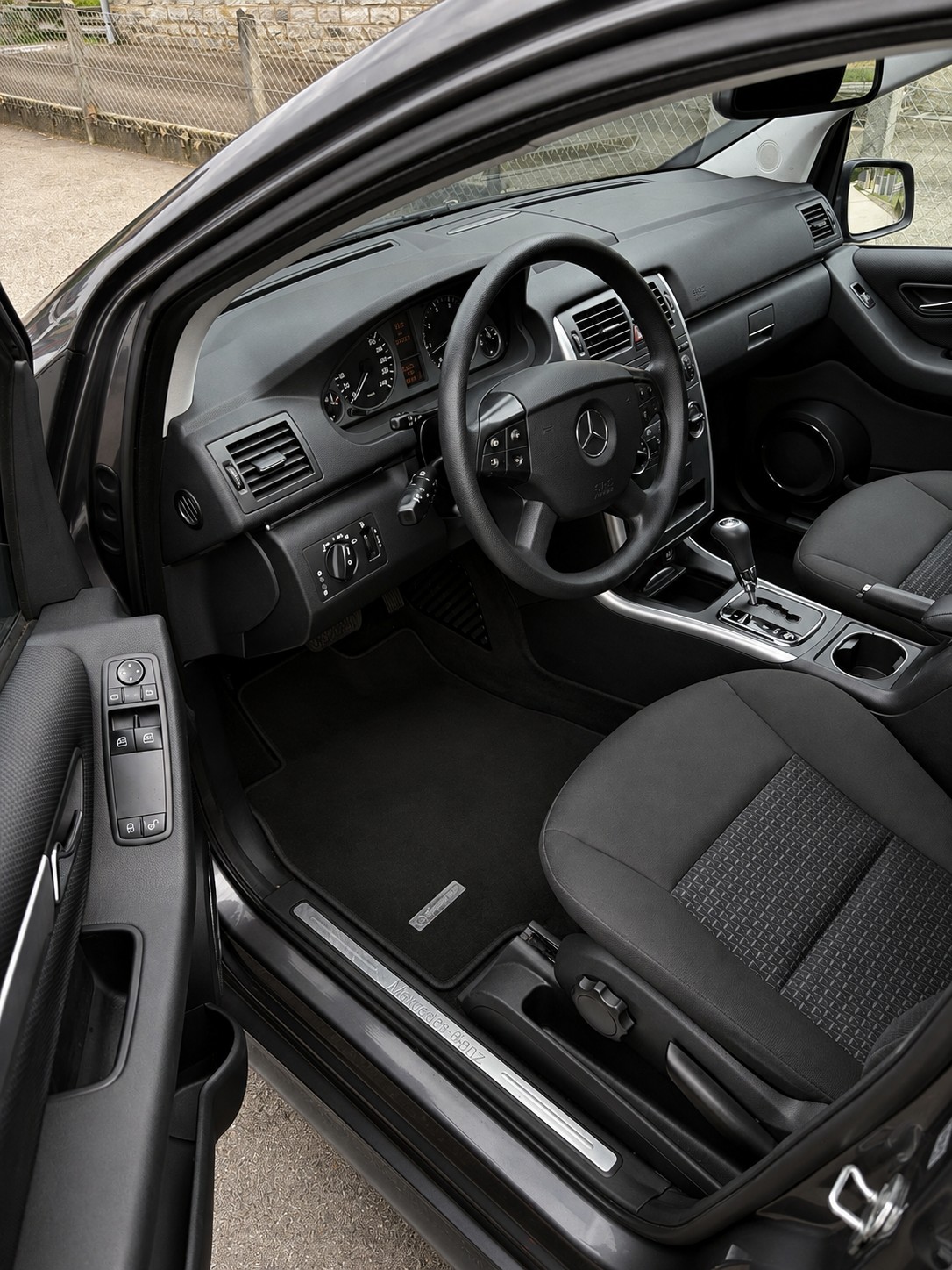 MERCEDES-BENZ B 160 automatic-image-8